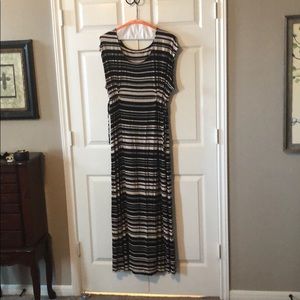 MOTHERHOOD maxi dress
